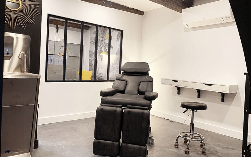 Location cabine #CAB04 pour esthétique, massage, bien-être, tatouage et paramédical chez derrière le fauteuil marseille