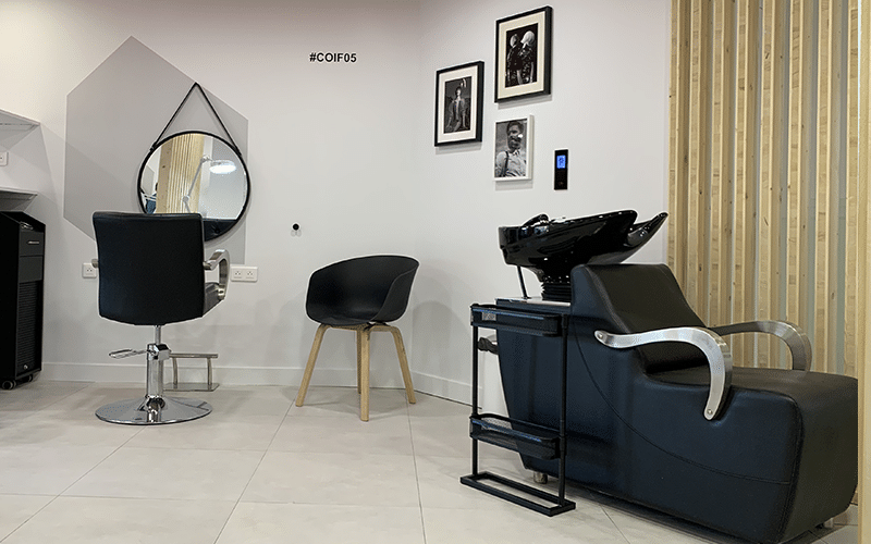 Location salon de coiffure #COIF05 pour coiffeur et coiffeuse indépendant chez derrière le fauteuil marseille